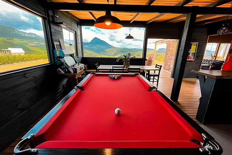 Chalé com piscina, banheira e sala de jogos na Serra