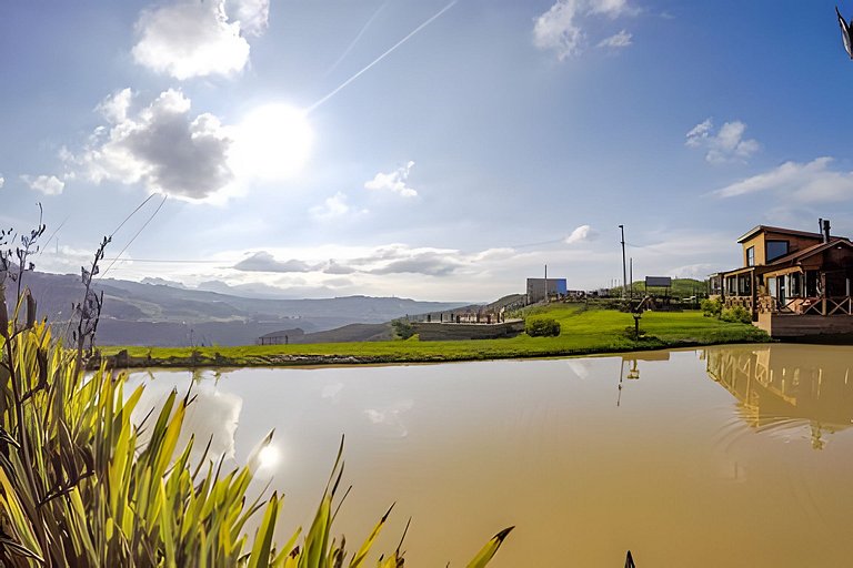 Chalé com piscina, banheira e sala de jogos na Serra