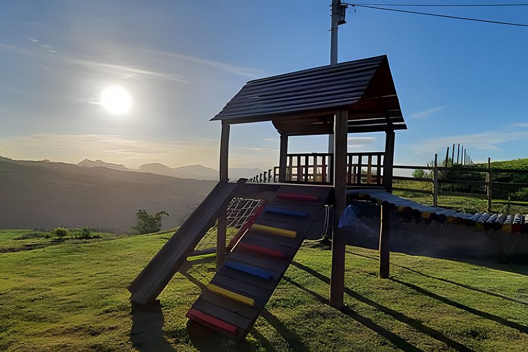 Chalé com piscina, banheira e sala de jogos na Serra