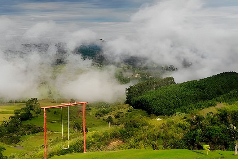 Chalé com piscina, banheira e sala de jogos na Serra