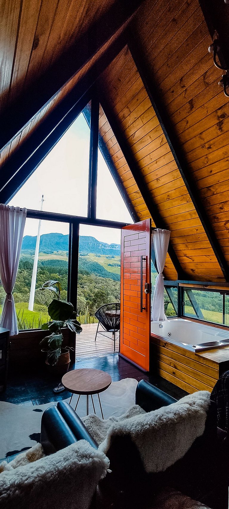 Chalé com piscina aquecida e vista incrivel