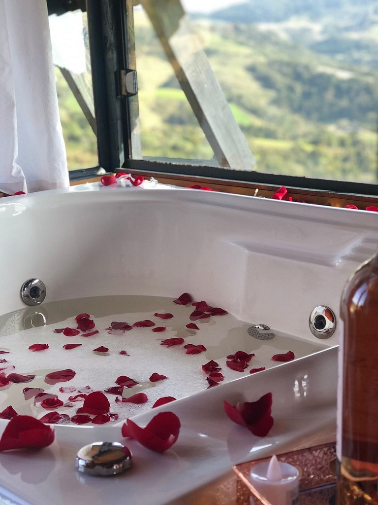 Chalé com piscina aquecida e vista incrivel