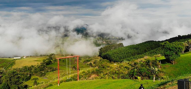 Chalé com piscina, banheira e sala de jogos na Serra