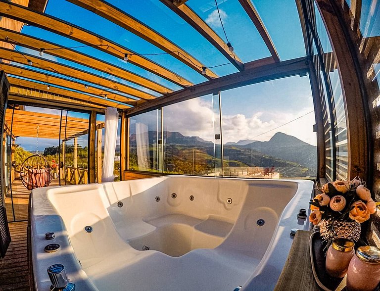 Chalé com piscina, banheira e sala de jogos na Serra