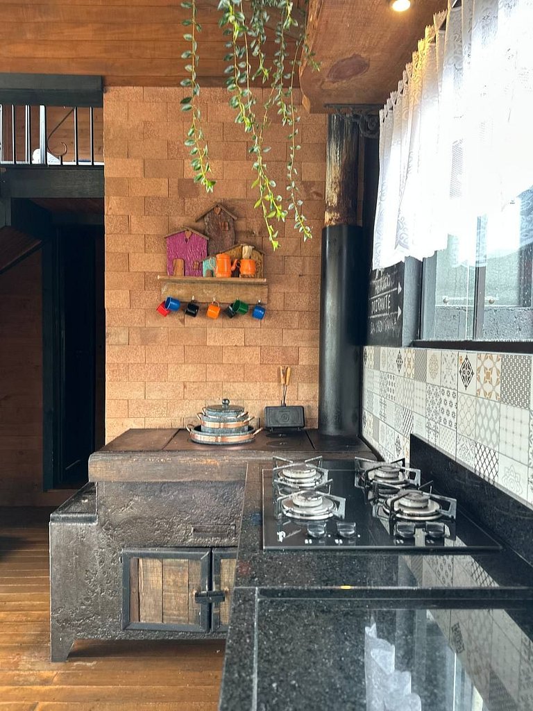 Chalé com piscina, banheira e sala de jogos na Serra