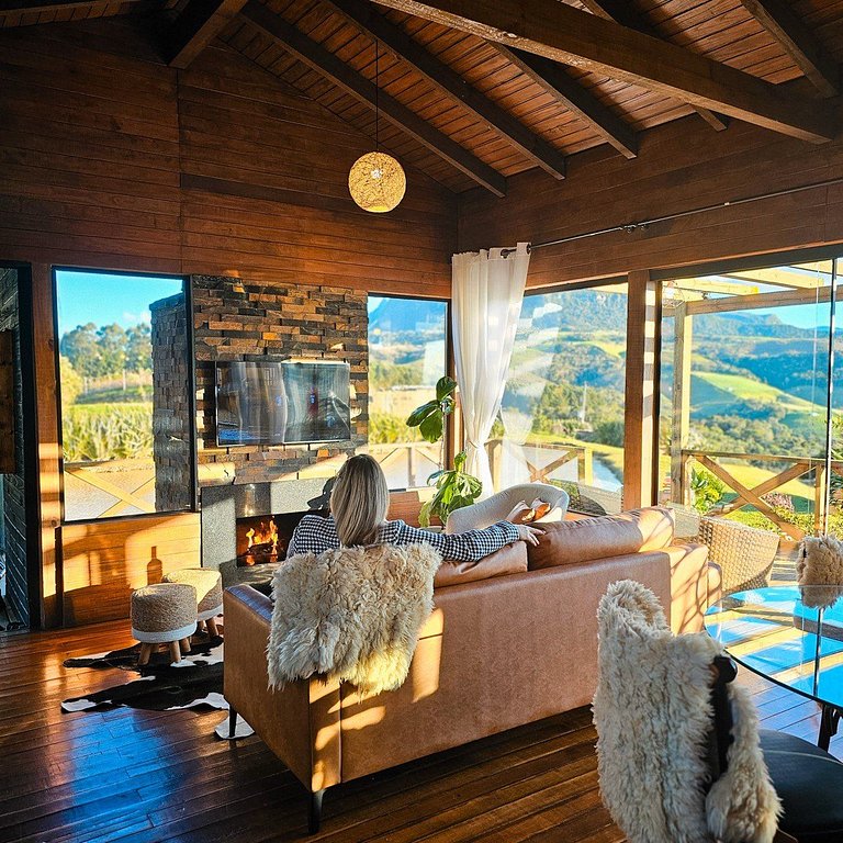 Chalé com piscina, banheira e sala de jogos na Serra