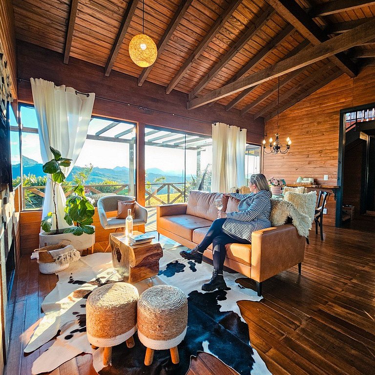 Chalé com piscina, banheira e sala de jogos na Serra