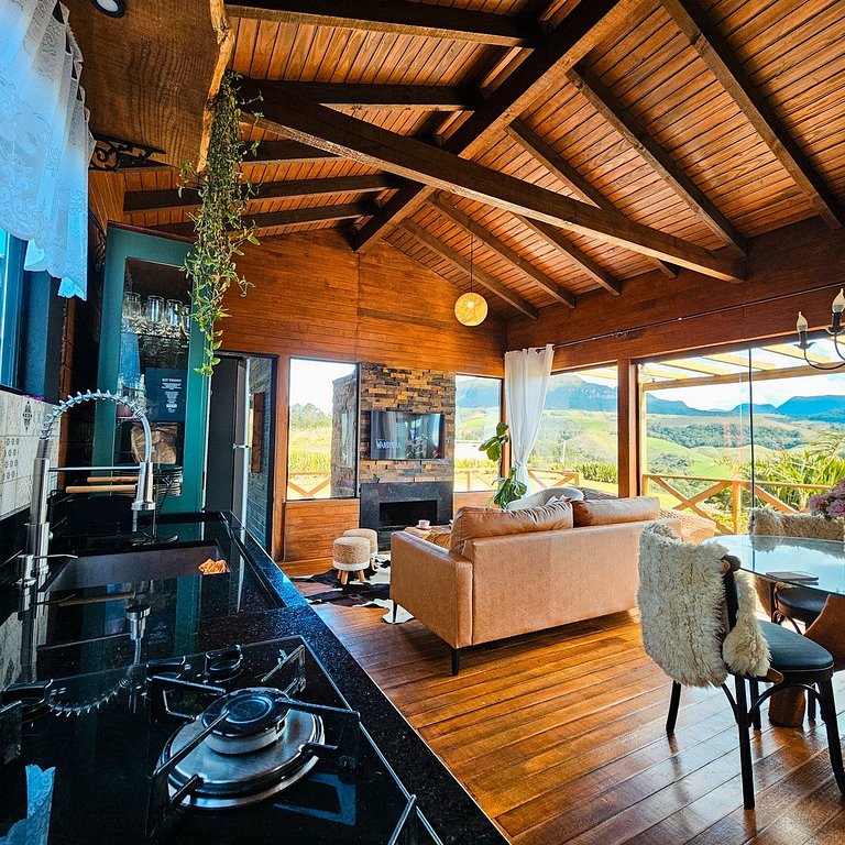 Chalé com piscina, banheira e sala de jogos na Serra