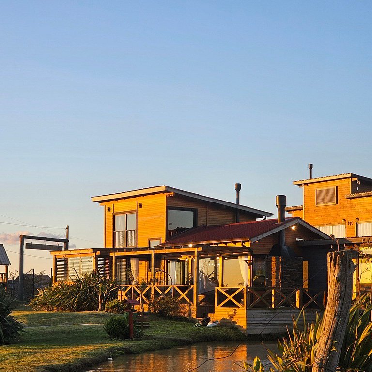 Chalé com piscina, banheira e sala de jogos na Serra