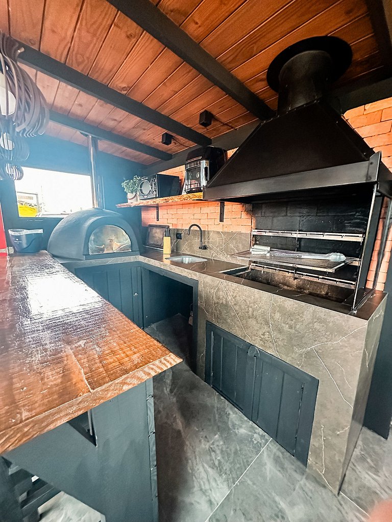 Chalé com piscina, banheira e sala de jogos na Serra