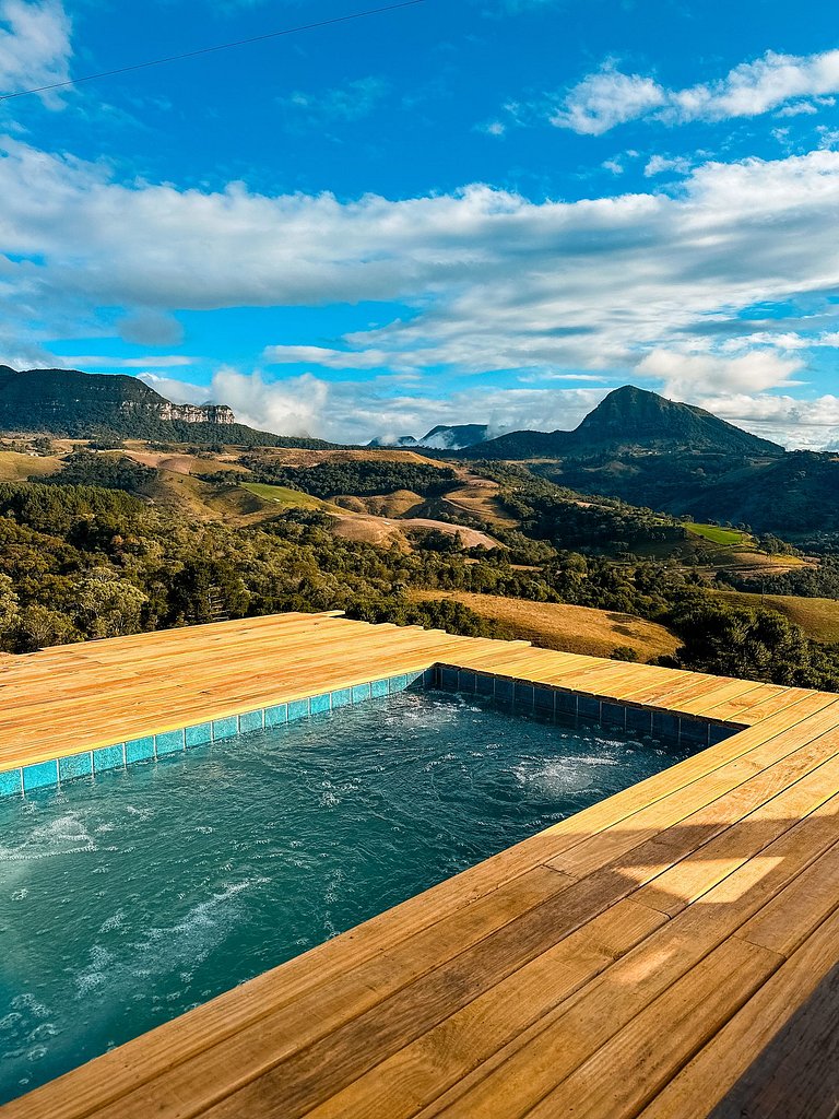 Chalé com piscina aquecida e vista incrivel