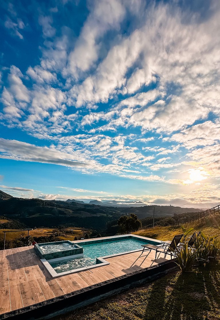 Chalé com piscina, banheira e sala de jogos na Serra