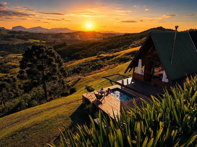 Chalé com piscina aquecida e vista incrivel