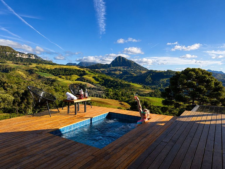 Chalé com piscina aquecida e vista incrivel